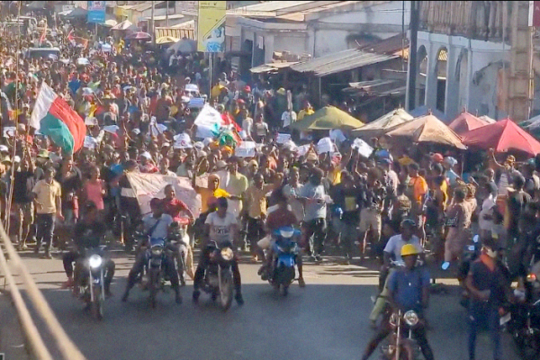 Madagascar: el ejército se divide y el presidente huye: el movimiento de masas ha obtenido su primera victoria