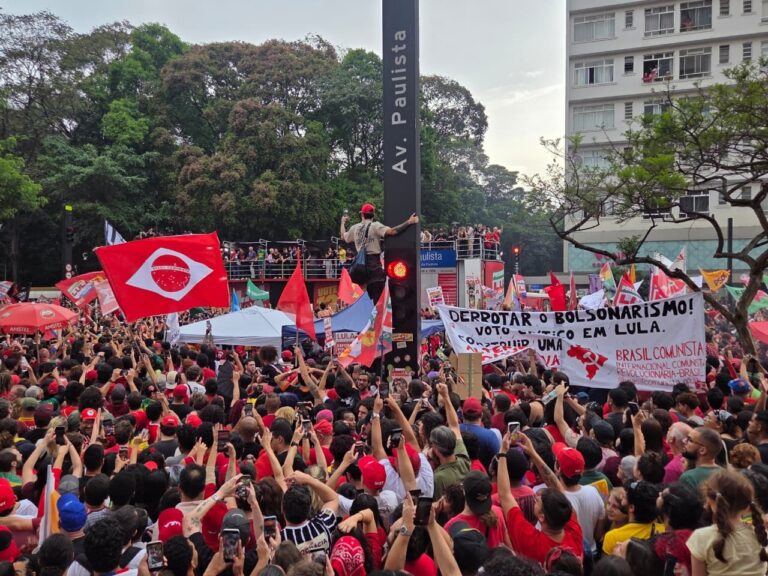 Las calles derrotaron a Flávio Bolsonaro y una ola de radicalización sacude a Brasil
